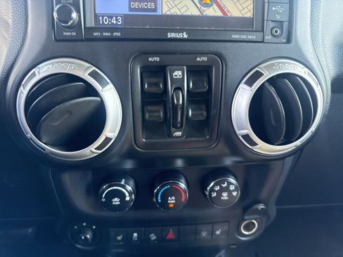 Used 2014 Jeep Wrangler Unlimited Rubicon w/ Connectivity Group image 22