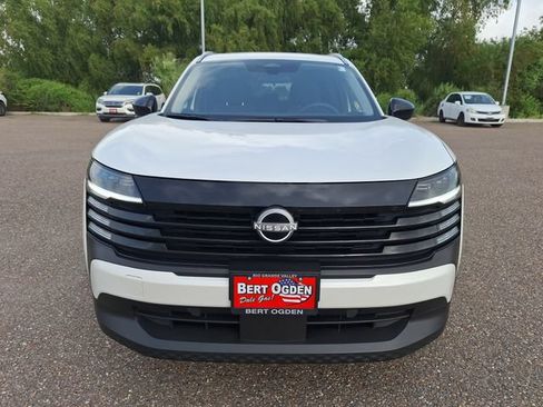 Used 2026 Nissan Kicks SV w/ SV Premium Package FWD image 2