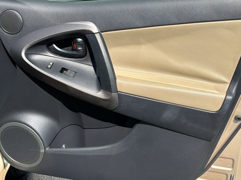 Used 2012 Toyota RAV4 FWD image 31