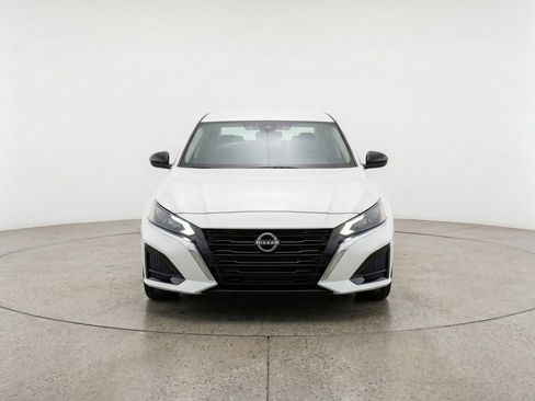 Used 2025 Nissan Altima 2.5 SV image 2