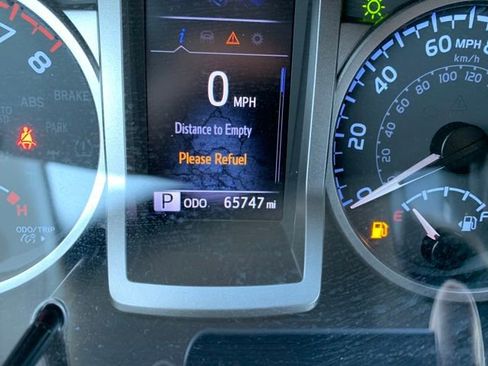 Used 2022 Toyota Tacoma SR5 w/ Trail Edition image 18