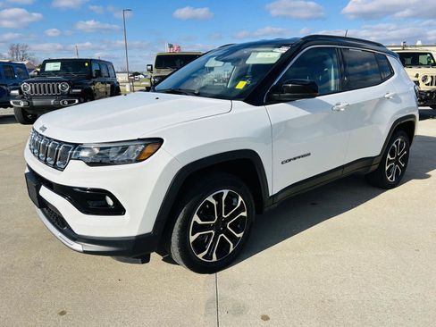 Used 2022 Jeep Compass Limited image 31