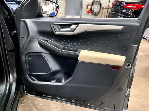 Used 2020 Ford Escape SEL image 22