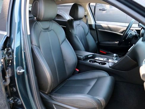Used 2025 Genesis G70 2.5T image 29