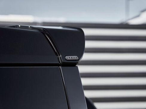 Used 2024 Land Rover Defender 110 SE image 16