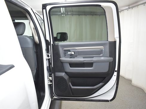 Used 2018 RAM 1500 Big Horn AWD/4WD image 30