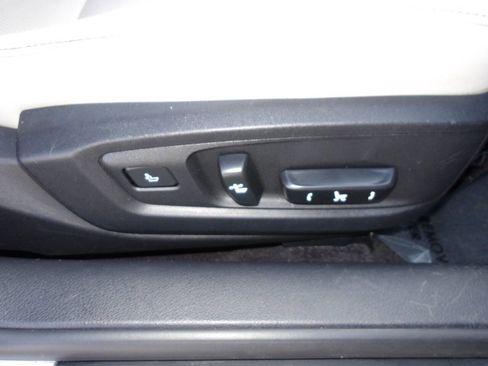 Used 2013 Lexus ES 300h w/ Luxury Pkg image 31