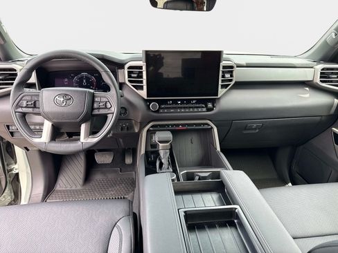 Used 2025 Toyota Tundra Limited AWD/4WD image 18