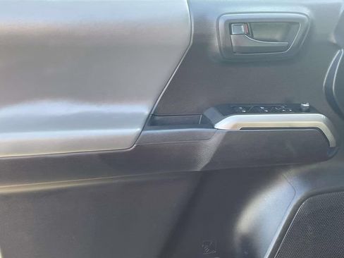 Used 2018 Toyota Tacoma SR5 AWD/4WD image 13