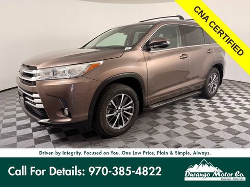 Used 2018 Toyota Highlander XLE AWD/4WD image 1