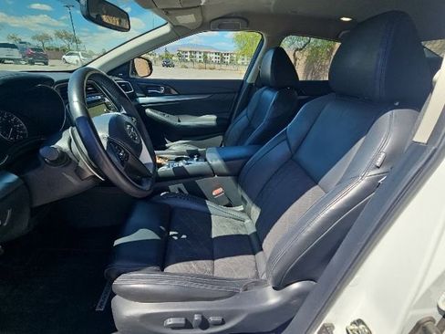 Used 2017 Nissan Maxima SR FWD image 8