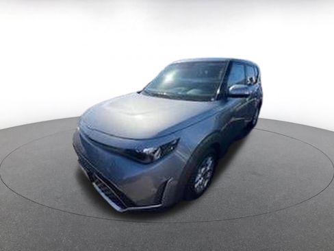 Used 2025 Kia Soul LX w/ LX Technology Package FWD image 3