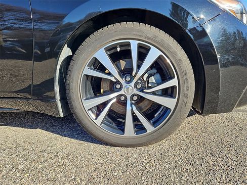 Used 2018 Nissan Maxima 3.5 SV image 10