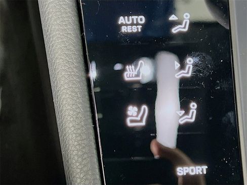 New 2026 Porsche Macan image 23