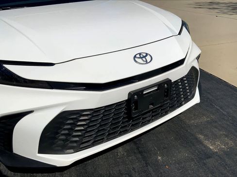 Used 2025 Toyota Camry SE FWD image 31