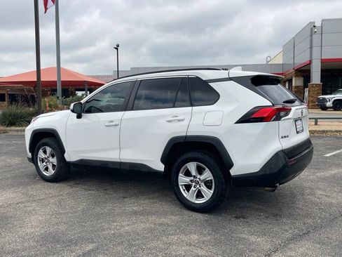 Certified 2021 Toyota RAV4 XLE w/ Convenience Package FWD image 5