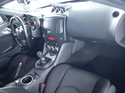 Used 2019 Nissan 370Z Coupe RWD image 28