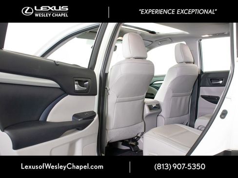 Used 2019 Toyota Highlander XLE image 21