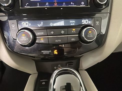 Used 2022 Nissan Rogue Sport SL AWD/4WD image 23