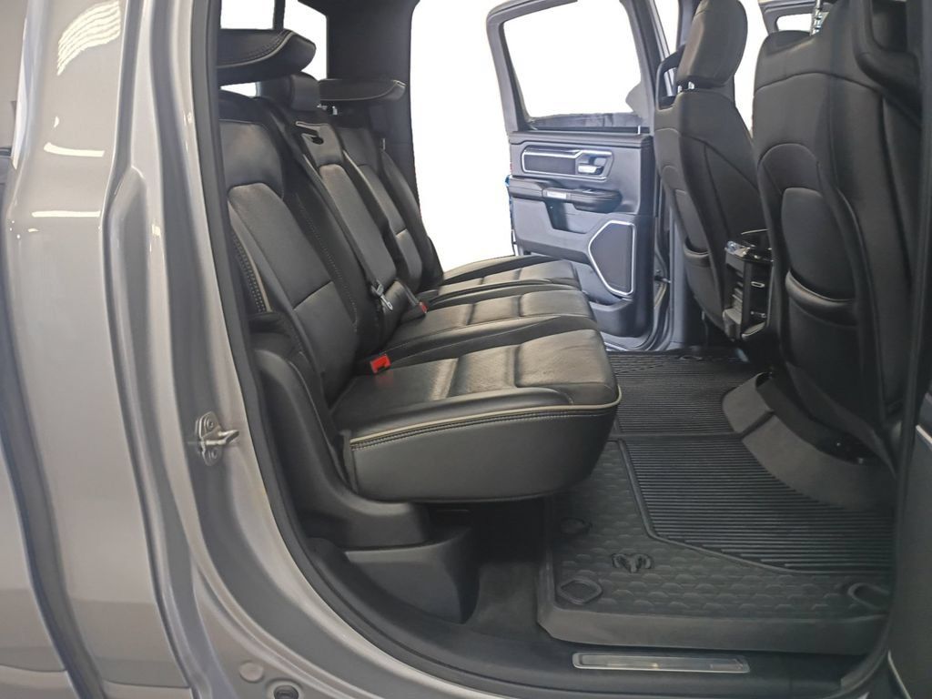 Used 2019 RAM 1500 Laramie AWD/4WD image 18