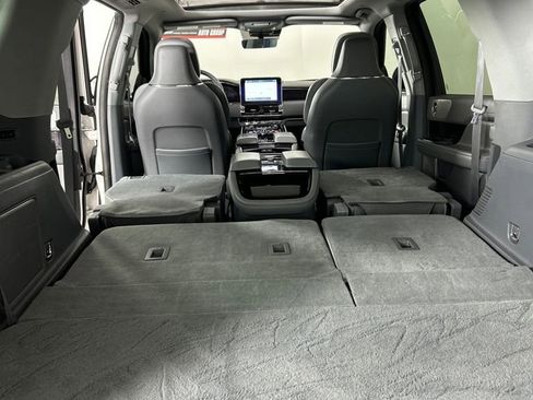 Used 2019 Lincoln Navigator Reserve image 23