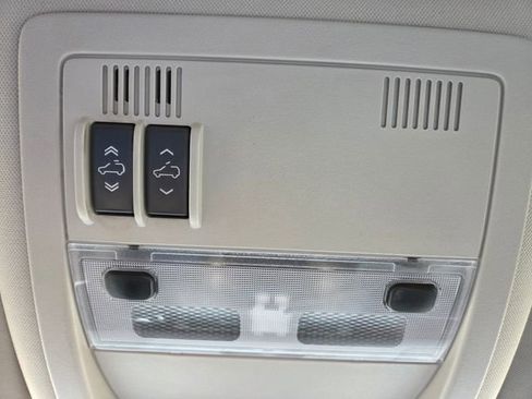 Used 2010 GMC Sierra 1500 Denali image 30