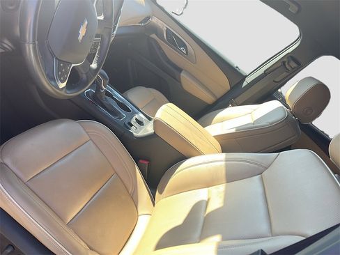 Used 2023 Chevrolet Traverse Premier image 22
