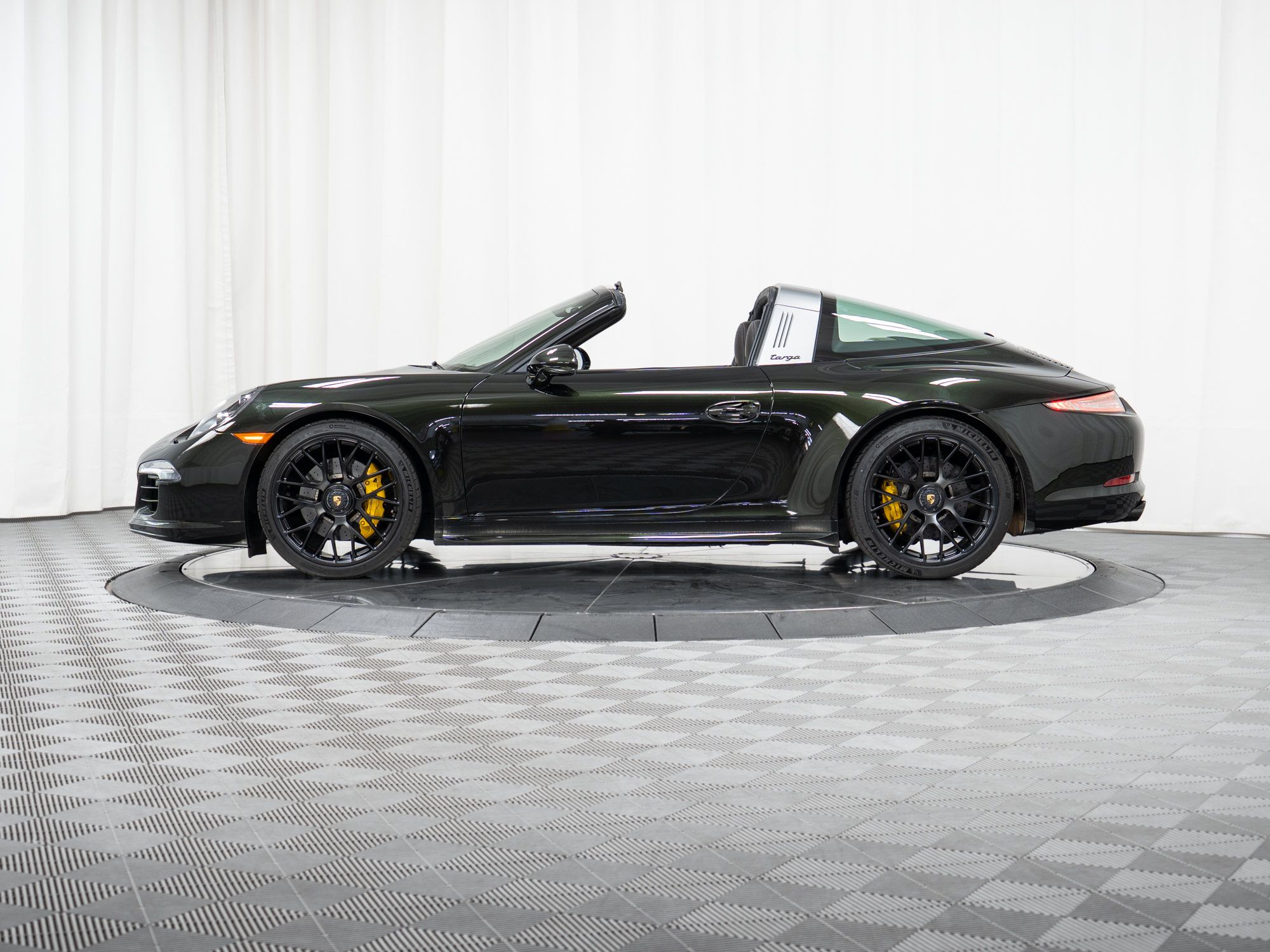 Certified 2016 Porsche 911 Targa 4 GTS AWD/4WD image 38
