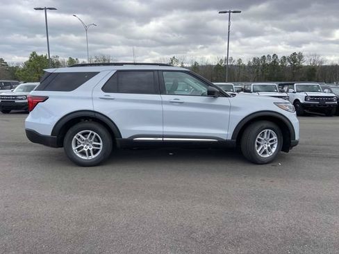 New 2026 Ford Explorer Active RWD image 2