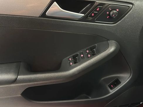 Used 2017 Volkswagen Jetta SE FWD image 17