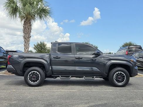Used 2025 Toyota Tacoma TRD Off-Road AWD/4WD image 7