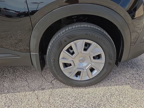 Used 2025 Nissan Kicks S image 7