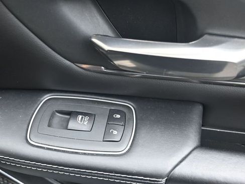 Used 2020 RAM 1500 Limited image 17