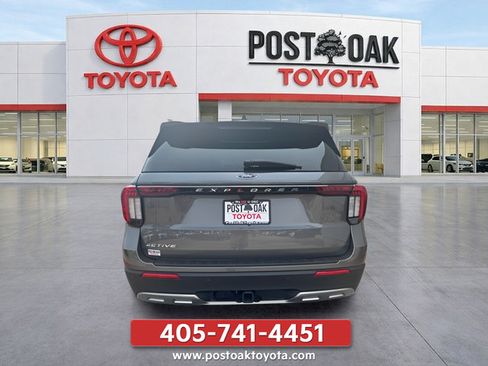 Used 2025 Ford Explorer Active w/ Active Comfort Package RWD image 5