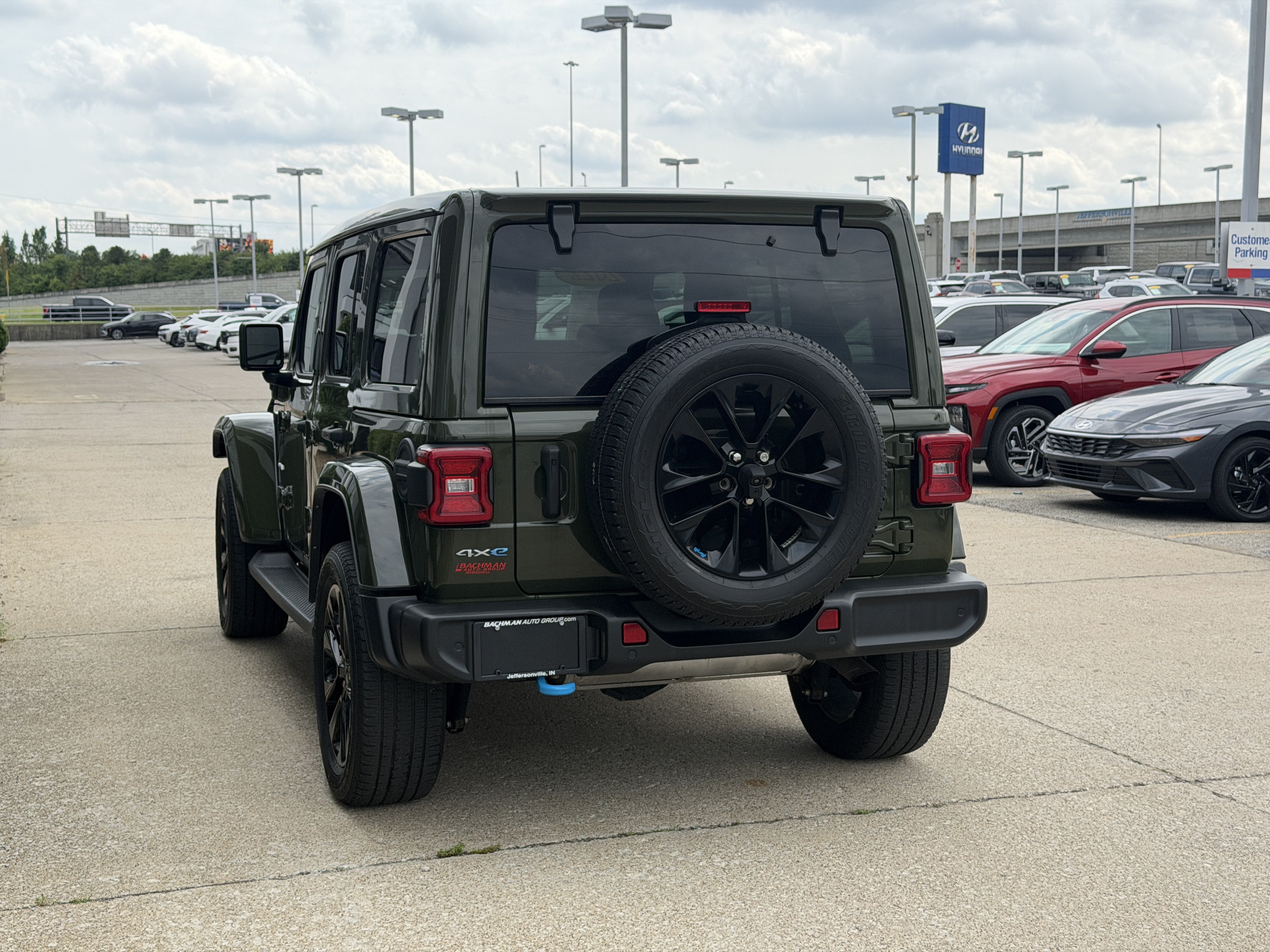 Used 2022 Jeep Wrangler Unlimited Sahara w/ Cold Weather Group AWD/4WD image 7