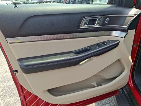 Certified 2018 Ford Explorer XLT w/ Equipment Group 202A AWD/4WD image 13