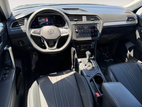 Certified 2023 Volkswagen Tiguan SE FWD image 15