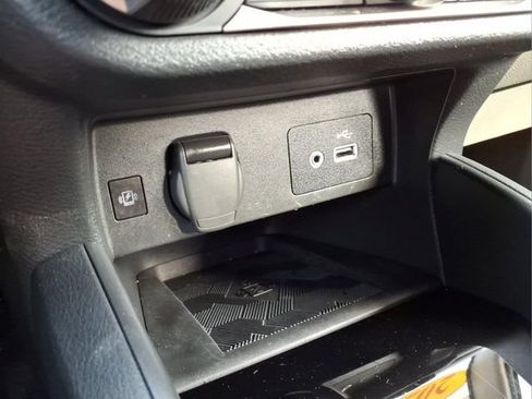 Used 2025 Nissan Versa SV FWD image 21