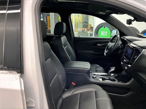 Used 2023 Chevrolet Traverse RS image 11