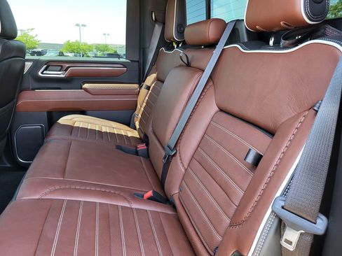 Used 2024 GMC Sierra 2500 Denali Ultimate image 3