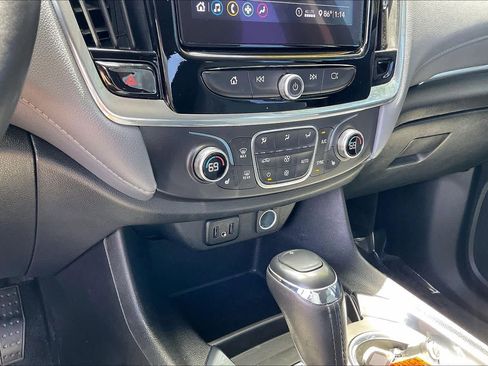 Used 2020 Chevrolet Traverse LT image 32