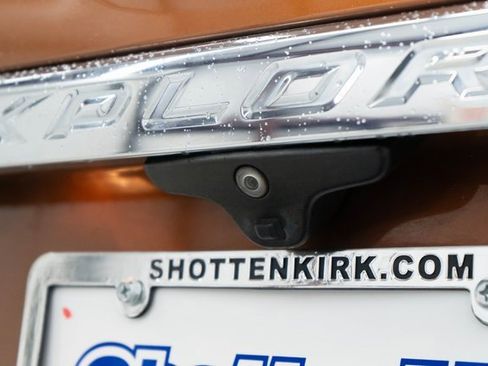 Used 2017 Ford Explorer XLT image 9