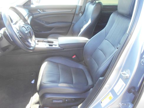 Used 2020 Honda Accord Touring image 9