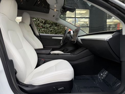 Used 2022 Tesla Model 3 Standard Range image 32