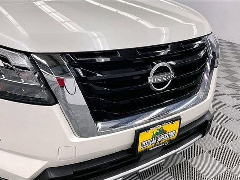 Used 2024 Nissan Pathfinder SV AWD/4WD image 35