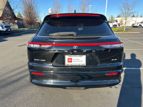 Used 2025 Toyota Crown Signia XLE image 4