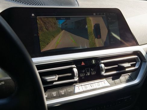 Used 2021 BMW 330i Sedan w/ Premium Package image 17