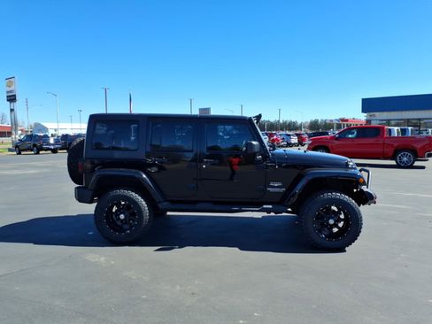 Used 2014 Jeep Wrangler Unlimited Sahara w/ Connectivity Group image 7