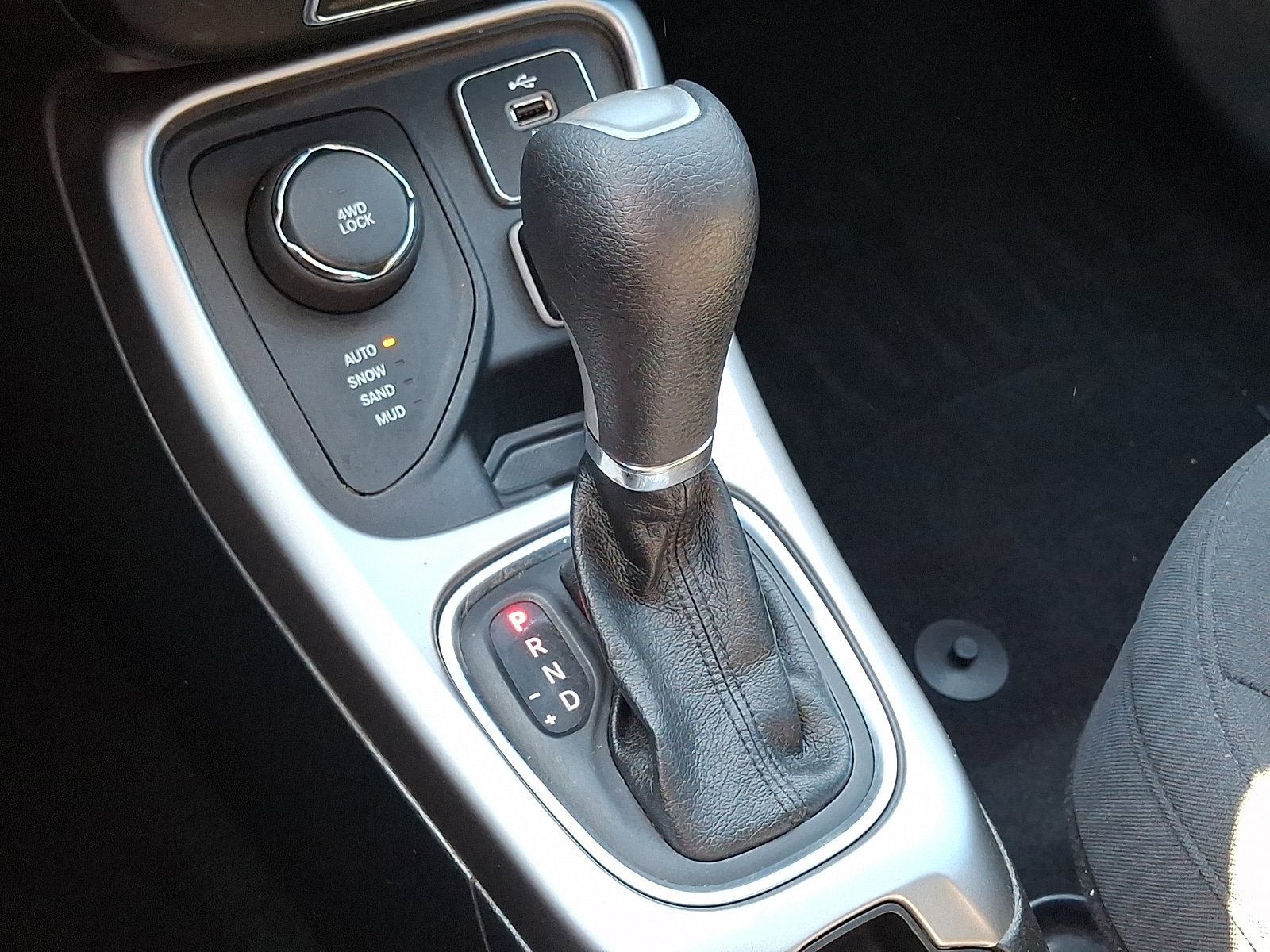 Used 2018 Jeep Compass Sport AWD/4WD image 16