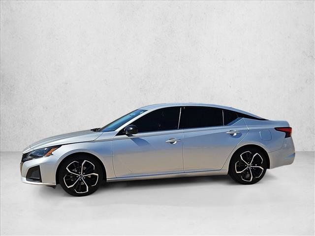 Used 2024 Nissan Altima 2.5 SR FWD image 9
